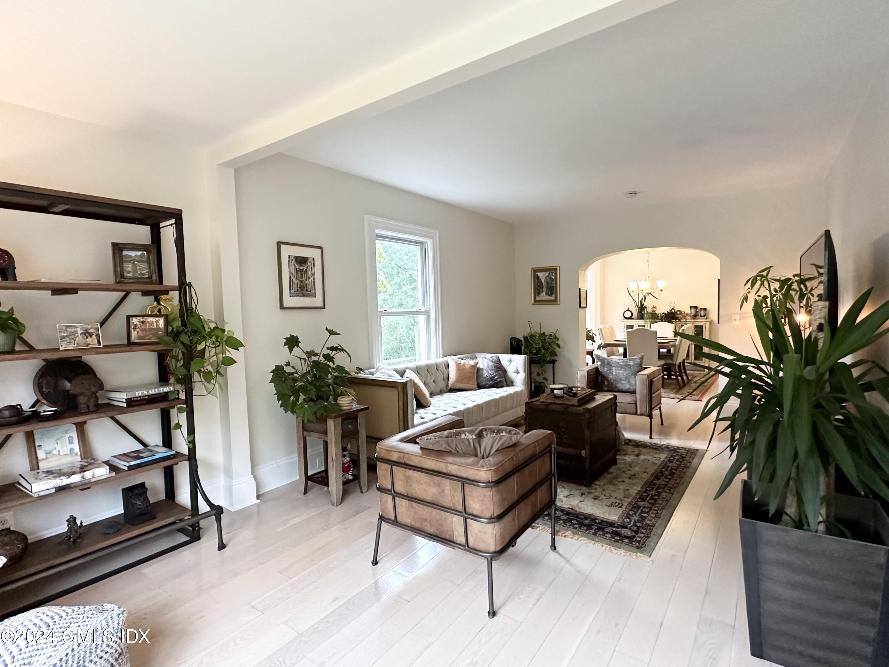 14 Byram Shore Road, Unit 1 Greenwich, CT 06830 - Photo 4 of 19 a living room with furniture and a potted plant