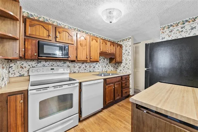 $219,900 | 2 Lou Ann Lane, Delmont, PA 15626