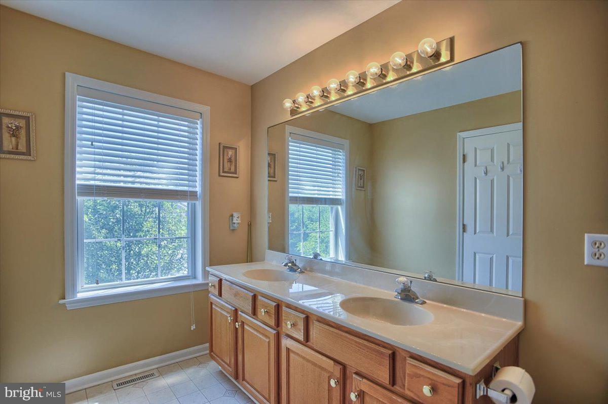 2255 Ionoff Road Harrisburg, PA 17110 - Photo 14 of 29 Full bathroom in primary bedroom