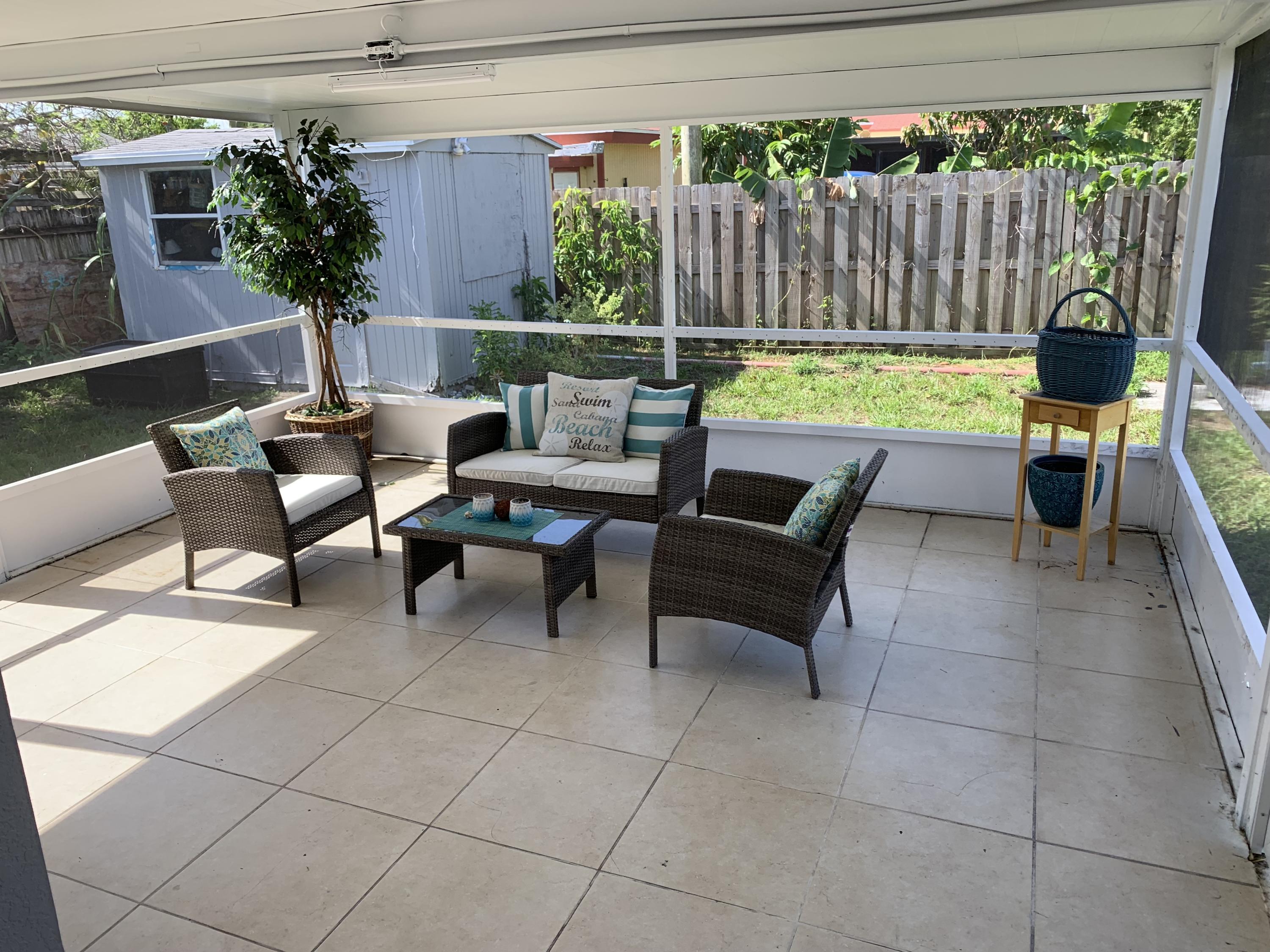 628 Hudson Road West Palm Beach, FL 33405 - Photo 2 of 14 IMG_0390