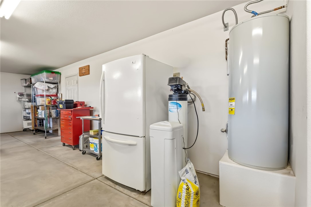 2205 East Cactus Wren Road Kingman, AZ 86409 - Photo 50 of 68 Attached Garage