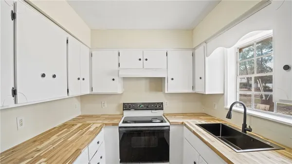 $184,000 | 766 Oak Villa Drive, Jesup, GA 31546