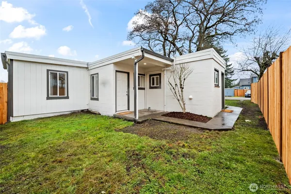 $299,990 | 10916 South Yakima Avenue, Tacoma, WA 98444