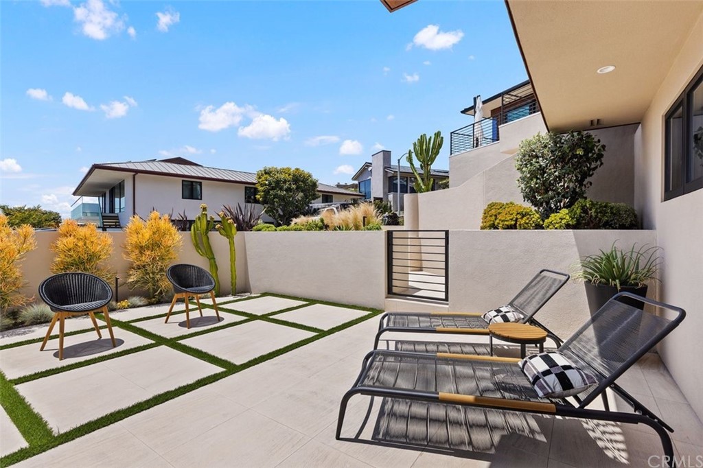 846 Emerald Bay Laguna Beach, CA 92651 - Photo 41 of 42 a living room with furniture and flowers
