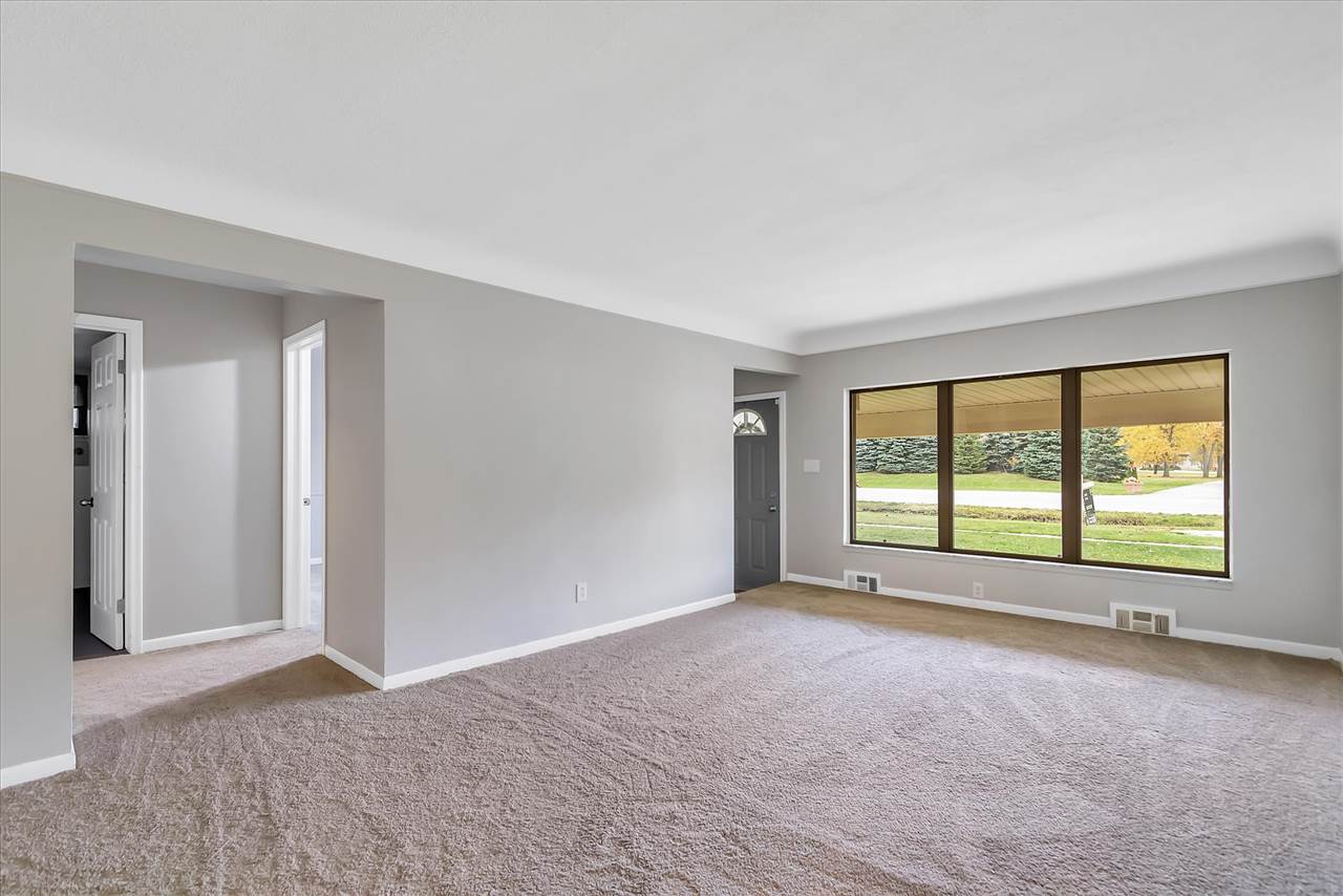 41641 Utica Road Sterling Heights, MI 48313 - Photo 6 of 26 50030598-5.JPG