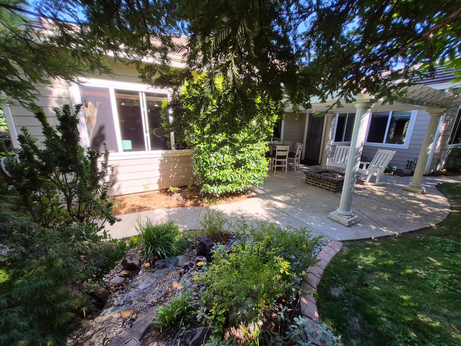 1845 Indiana Street Gridley, CA 95948 - Photo 11 of 12 a front view of a house with garden