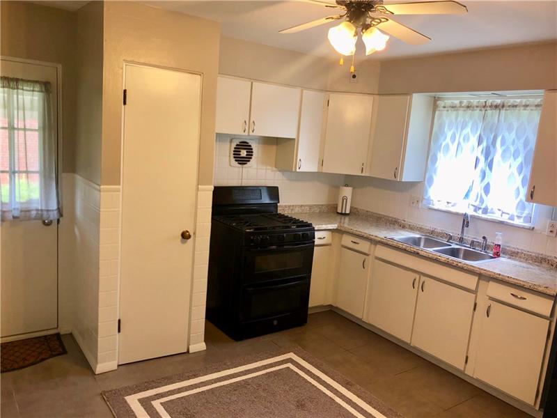 1002 Middletown Road Pittsburgh, PA 15205 - Photo 4 of 25 Gallery Image 4