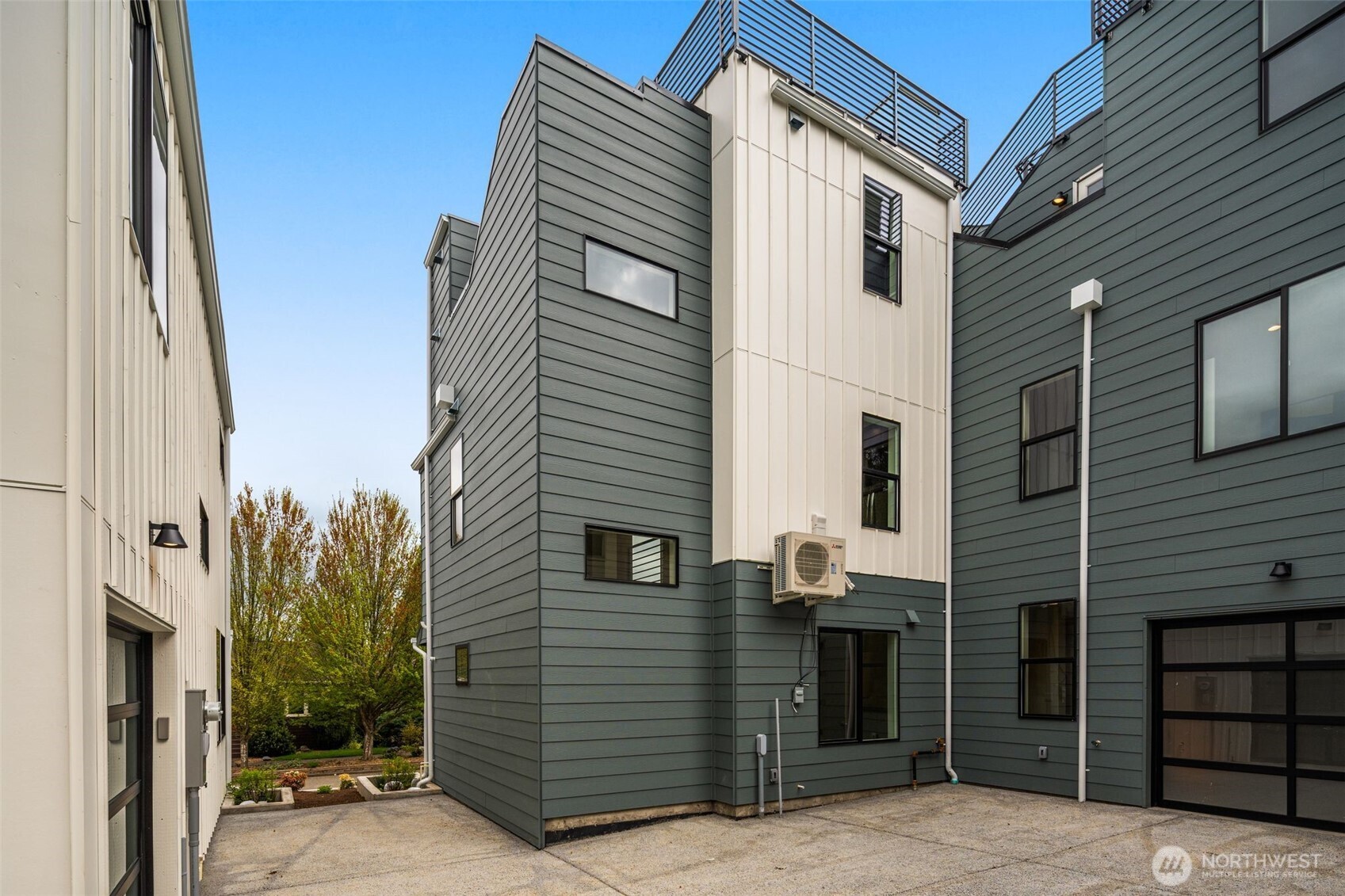 7403 Dayton Avenue North Seattle, WA 98103 - Photo 26 of 37