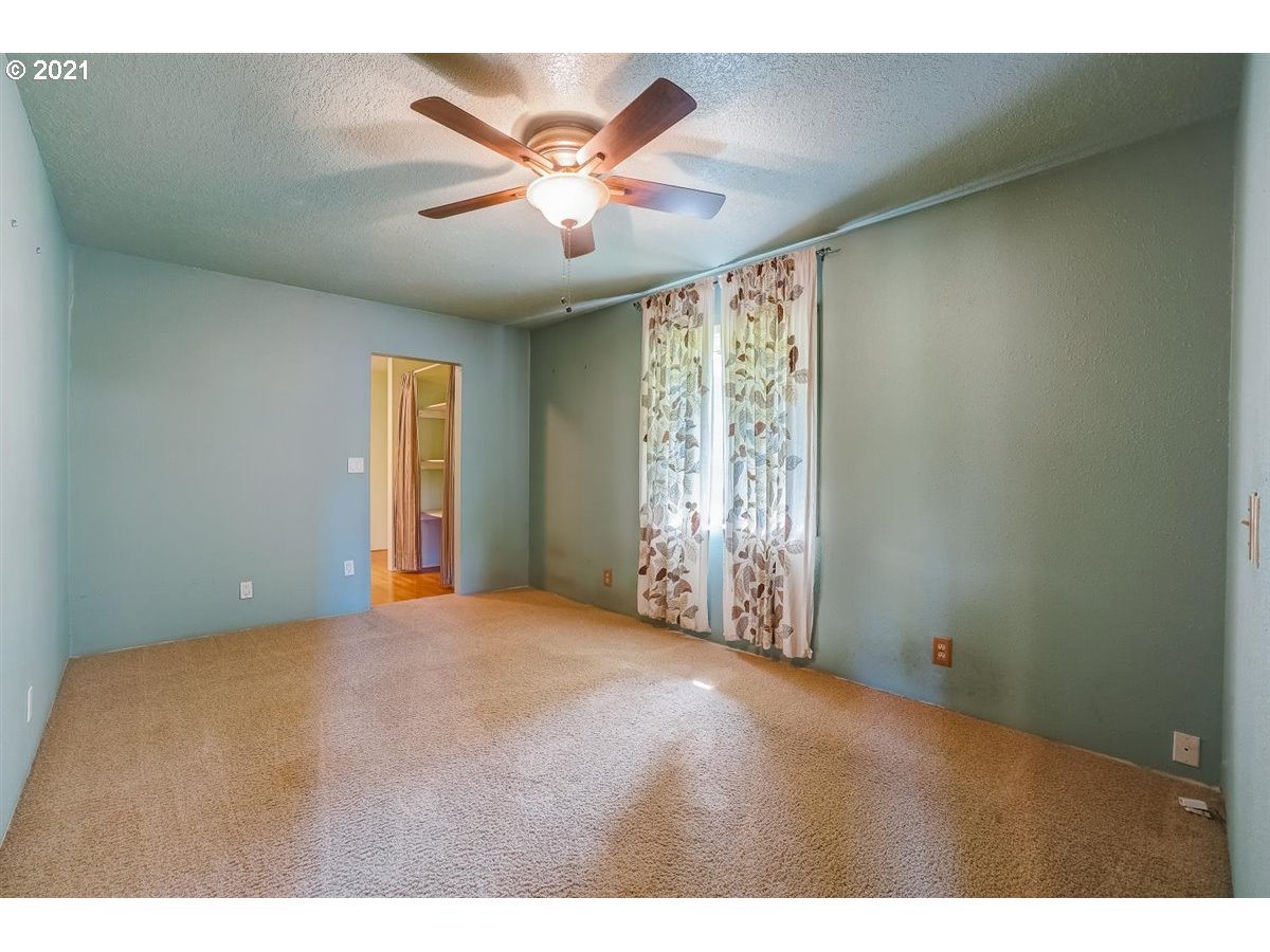 8112 Southeast Kane Road Gresham, OR 97080 - Photo 11 of 32 Gallery Image 11