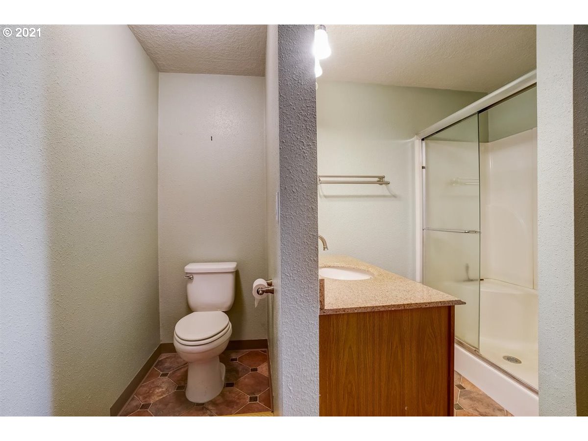 8112 Southeast Kane Road Gresham, OR 97080 - Photo 12 of 32 Gallery Image 12