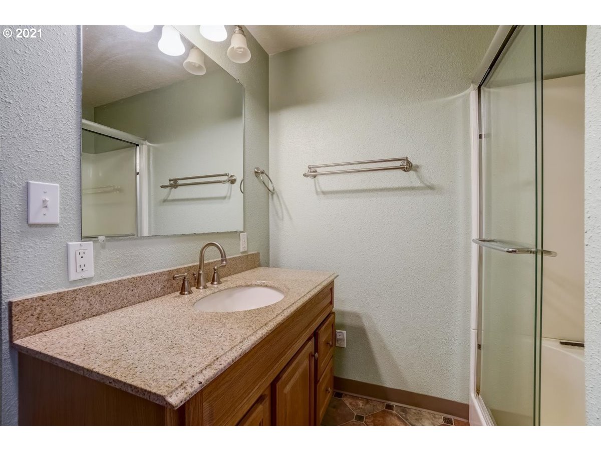 8112 Southeast Kane Road Gresham, OR 97080 - Photo 13 of 32 Gallery Image 13