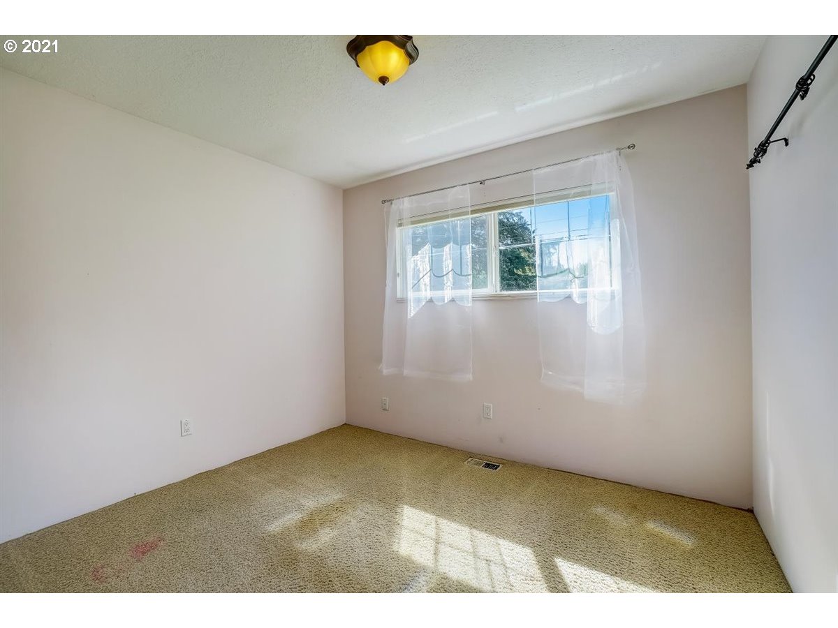 8112 Southeast Kane Road Gresham, OR 97080 - Photo 16 of 32 Gallery Image 16