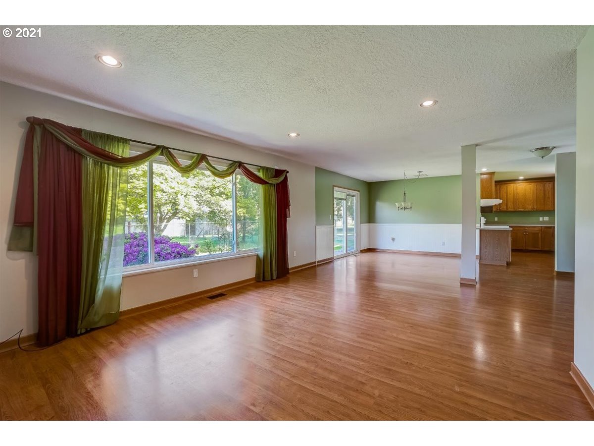 8112 Southeast Kane Road Gresham, OR 97080 - Photo 4 of 32 Gallery Image 4