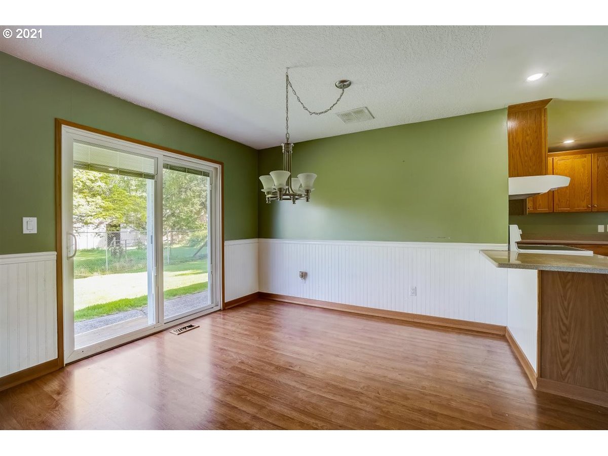8112 Southeast Kane Road Gresham, OR 97080 - Photo 5 of 32 Gallery Image 5