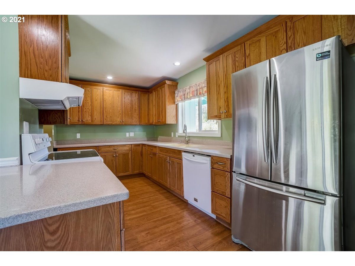 8112 Southeast Kane Road Gresham, OR 97080 - Photo 6 of 32 Gallery Image 6