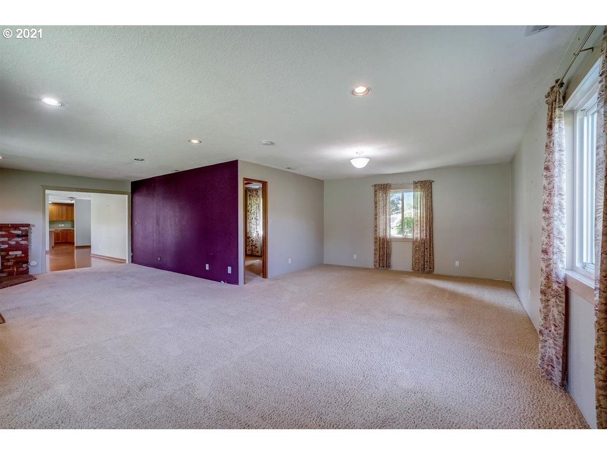 8112 Southeast Kane Road Gresham, OR 97080 - Photo 10 of 32 Gallery Image 10