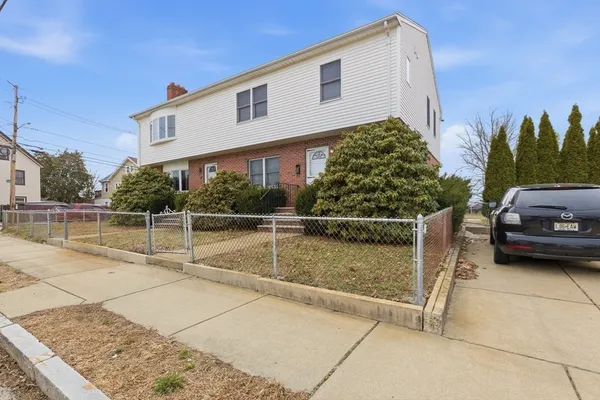 $649,900 | 4-6 Jensen Road, Unit 6, Watertown, MA 02472