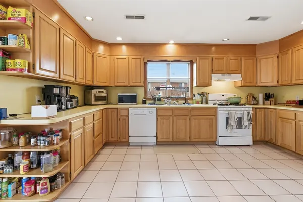 $649,900 | 4-6 Jensen Road, Unit 6, Watertown, MA 02472