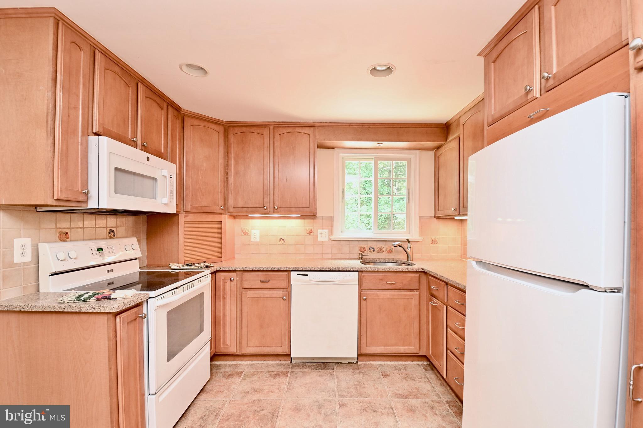8113 Winter Blue Court Springfield, VA 22153 - Photo 12 of 58 Updated kitchen with Silestone counters