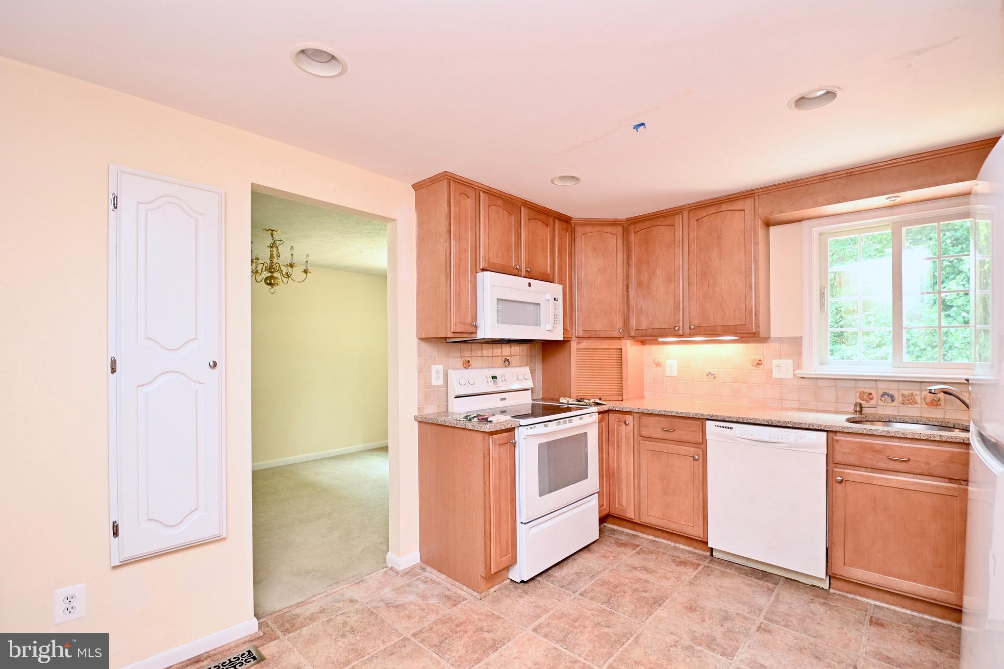 8113 Winter Blue Court Springfield, VA 22153 - Photo 16 of 58 recessed lights, under cabinet lighting and more