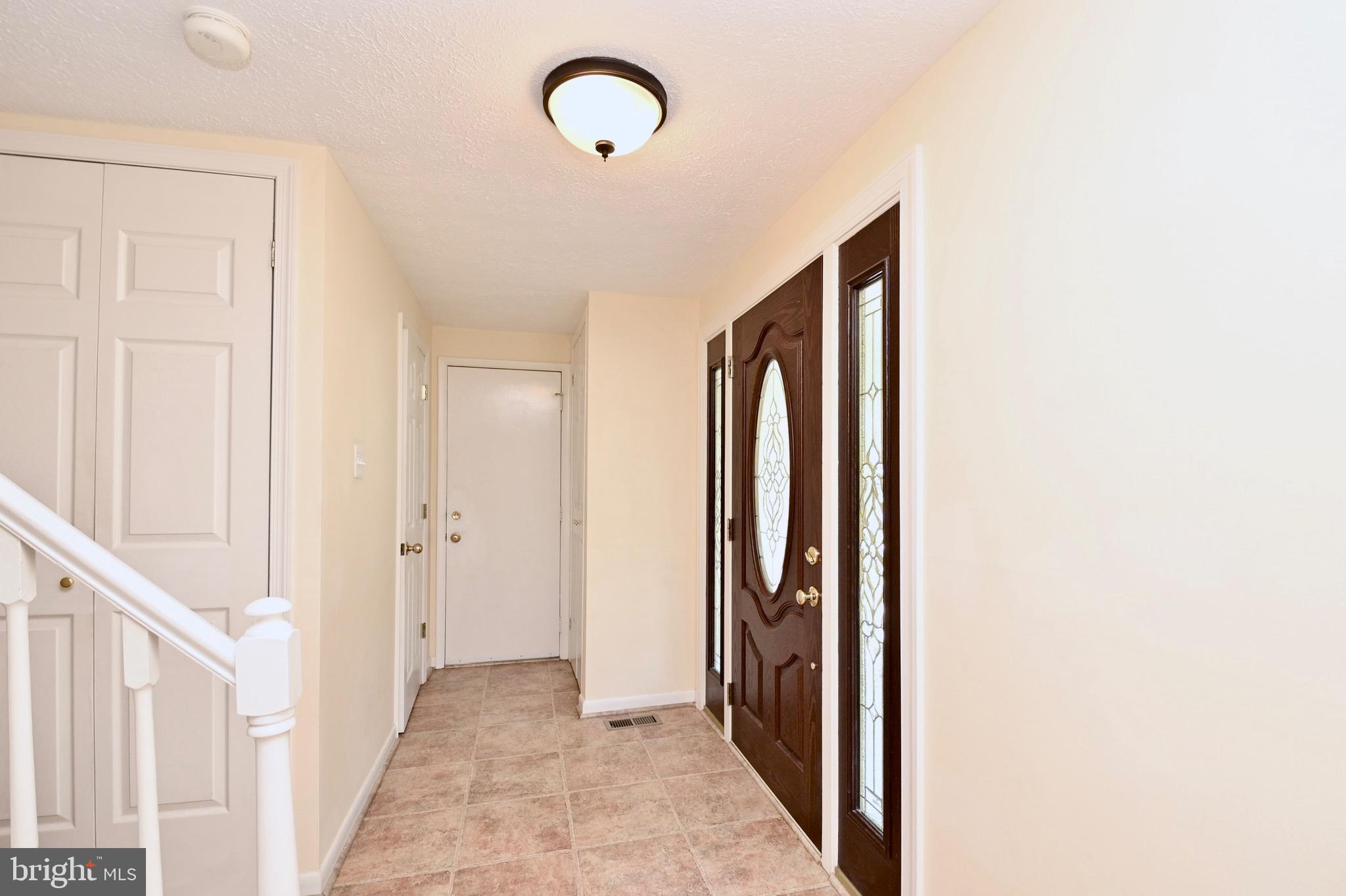 8113 Winter Blue Court Springfield, VA 22153 - Photo 5 of 58 Front hallway
