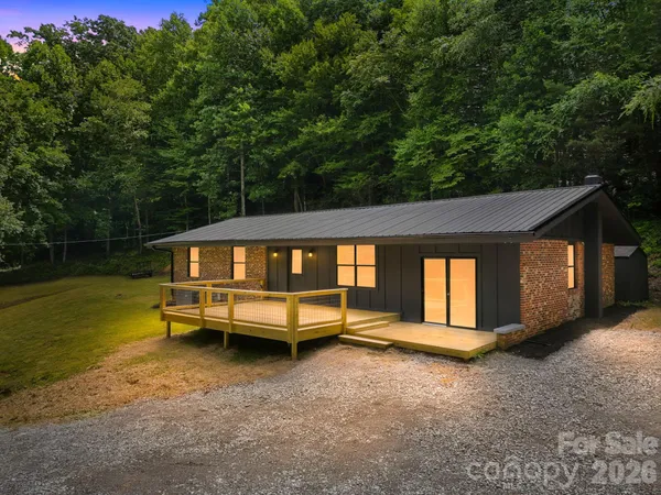 $475,000 | 30 Top Of The Mountain Road, Hendersonville, NC 28739