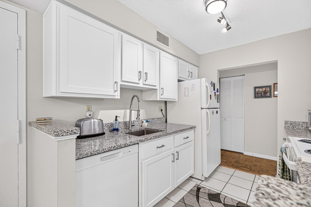 9 Beal's Cove Road, Unit A Hingham, MA 02043 - Photo 8 of 24