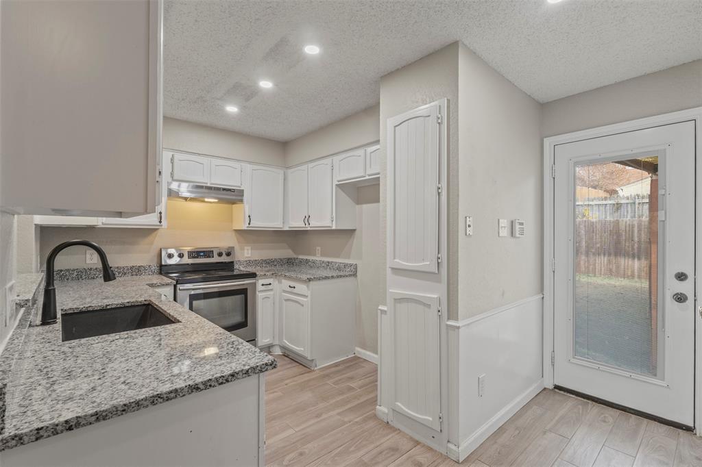 3002 Penny Lane Euless, TX 76039 - Photo 8 of 28