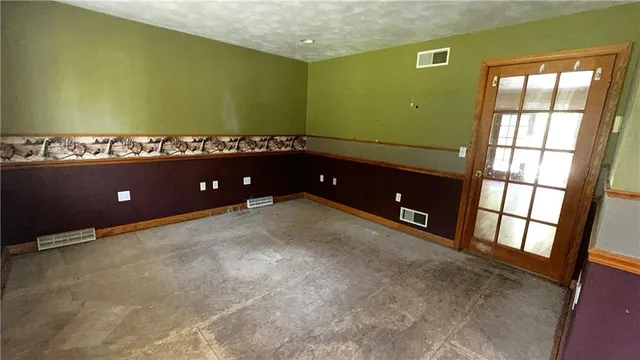 $360,000 | 14 Sassafras Lane, Greensburg, PA 15601