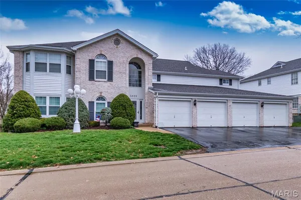 $219,900 | 3655 Colonia Pl Drive, Unit D, St. Louis, MO 63125