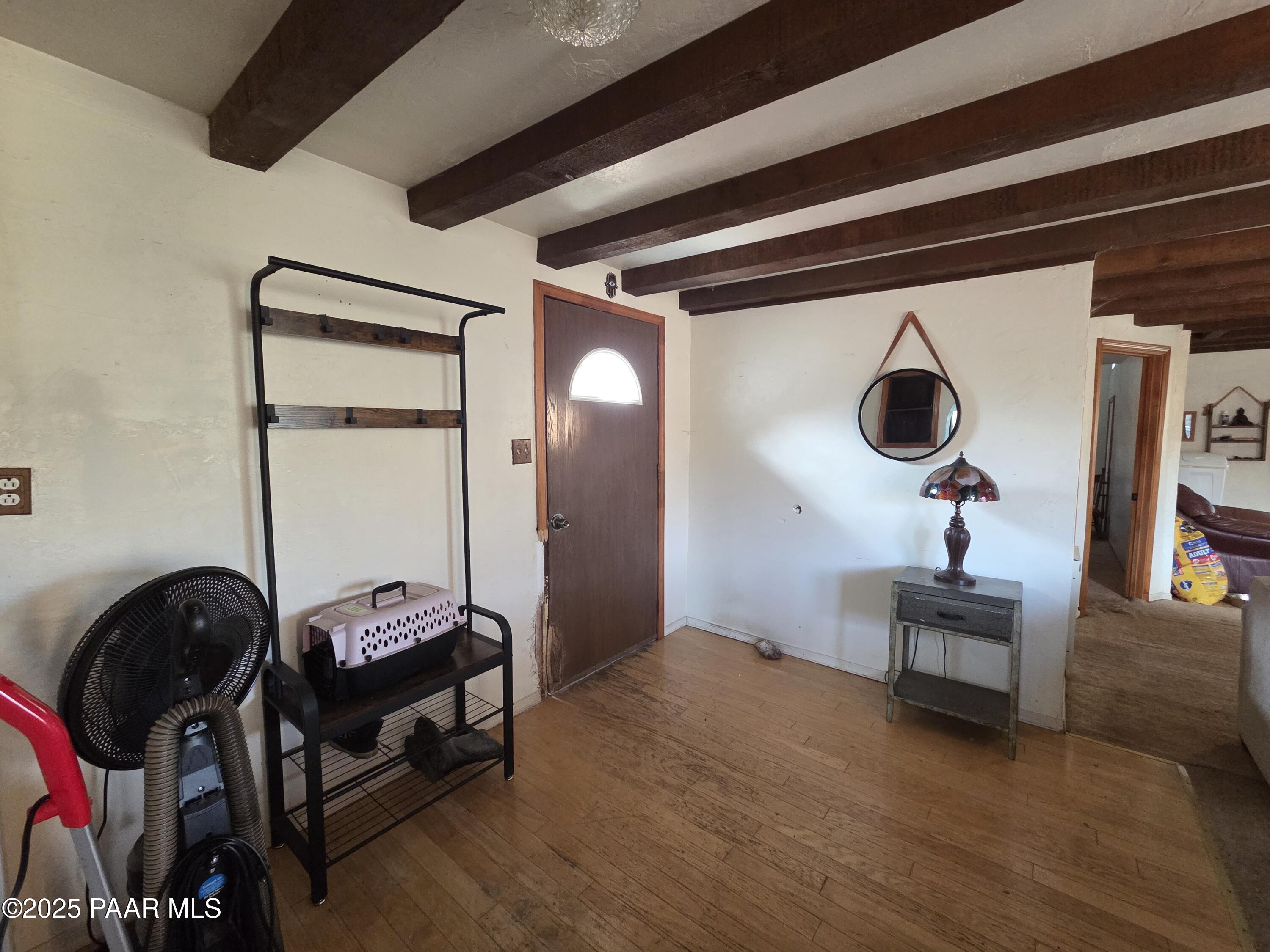 7250 West Hootenanny Road Prescott, AZ 86305 - Photo 24 of 30 a living room with furniture