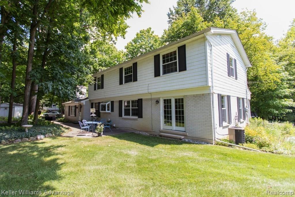 34411 Quaker Valley Road Farmington, MI 48331 - Photo 7 of 38 010A0298.jpg