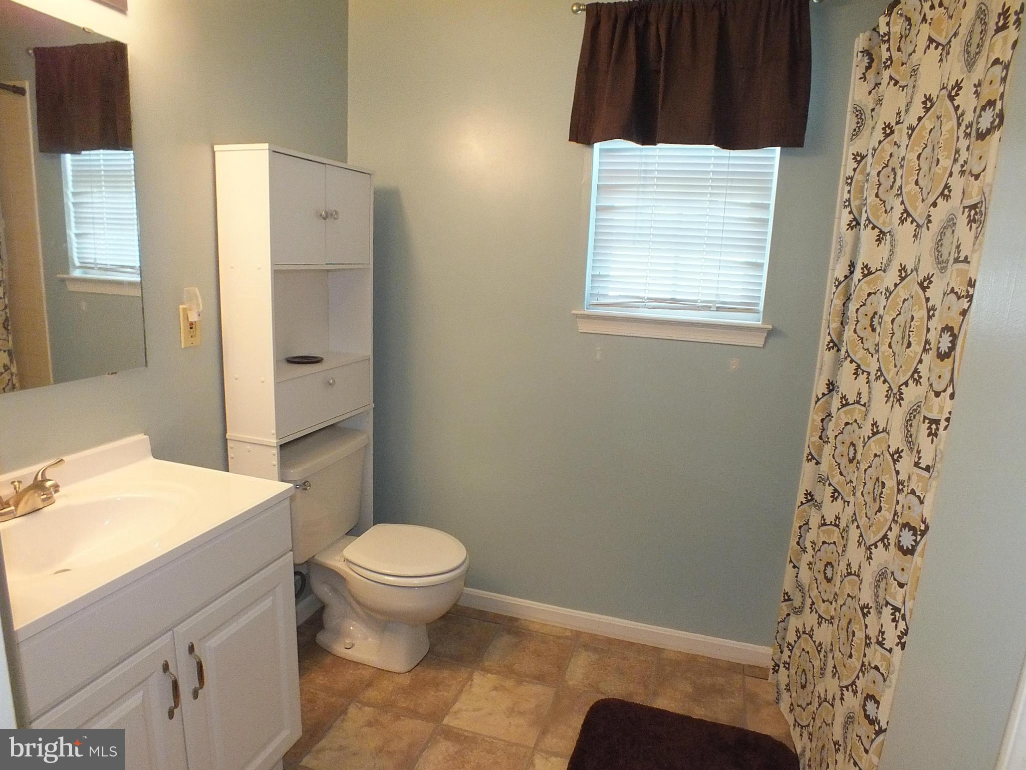 202 Raven Road Stephens City, VA 22655 - Photo 11 of 13 Bath
