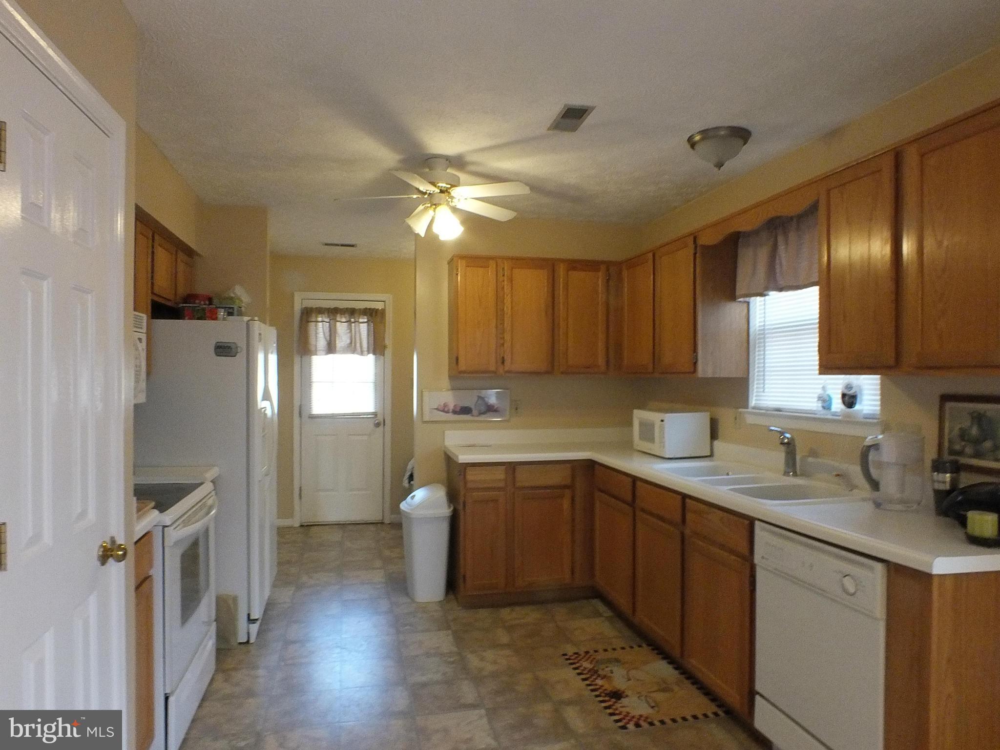 202 Raven Road Stephens City, VA 22655 - Photo 4 of 13 Kitchen