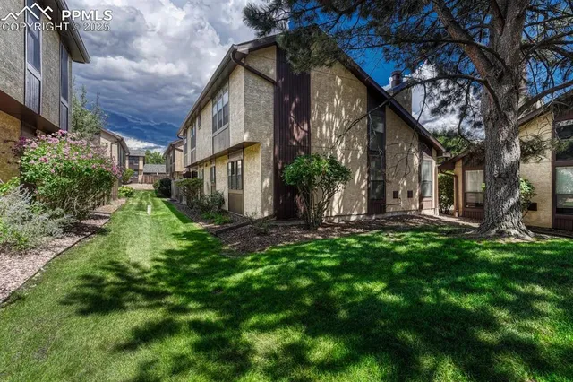a view of a house with a yard