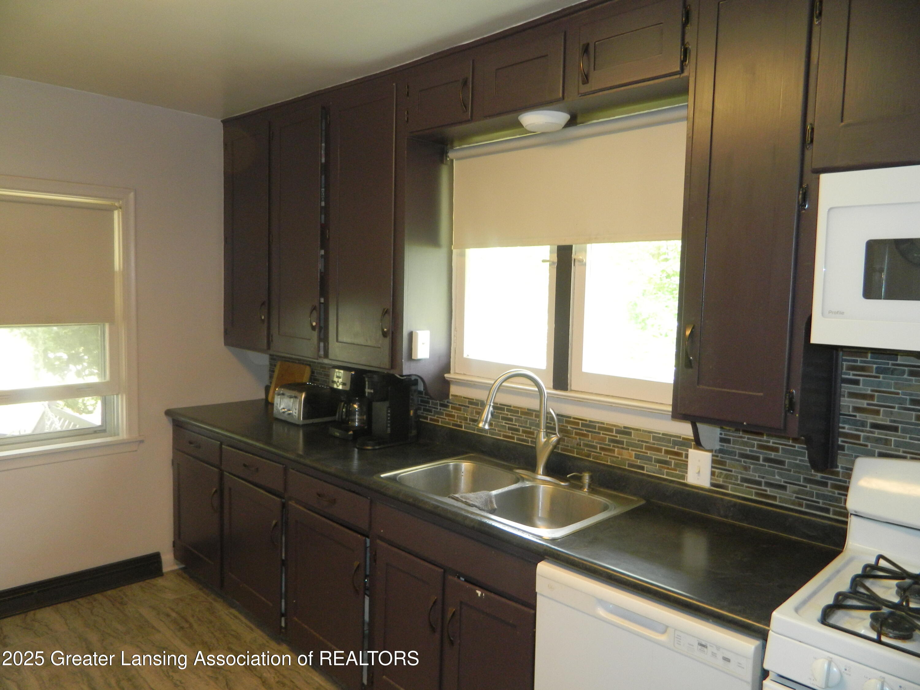 2437 North Eifert Road Holt, MI 48842 - Photo 5 of 18 DSCN5884
