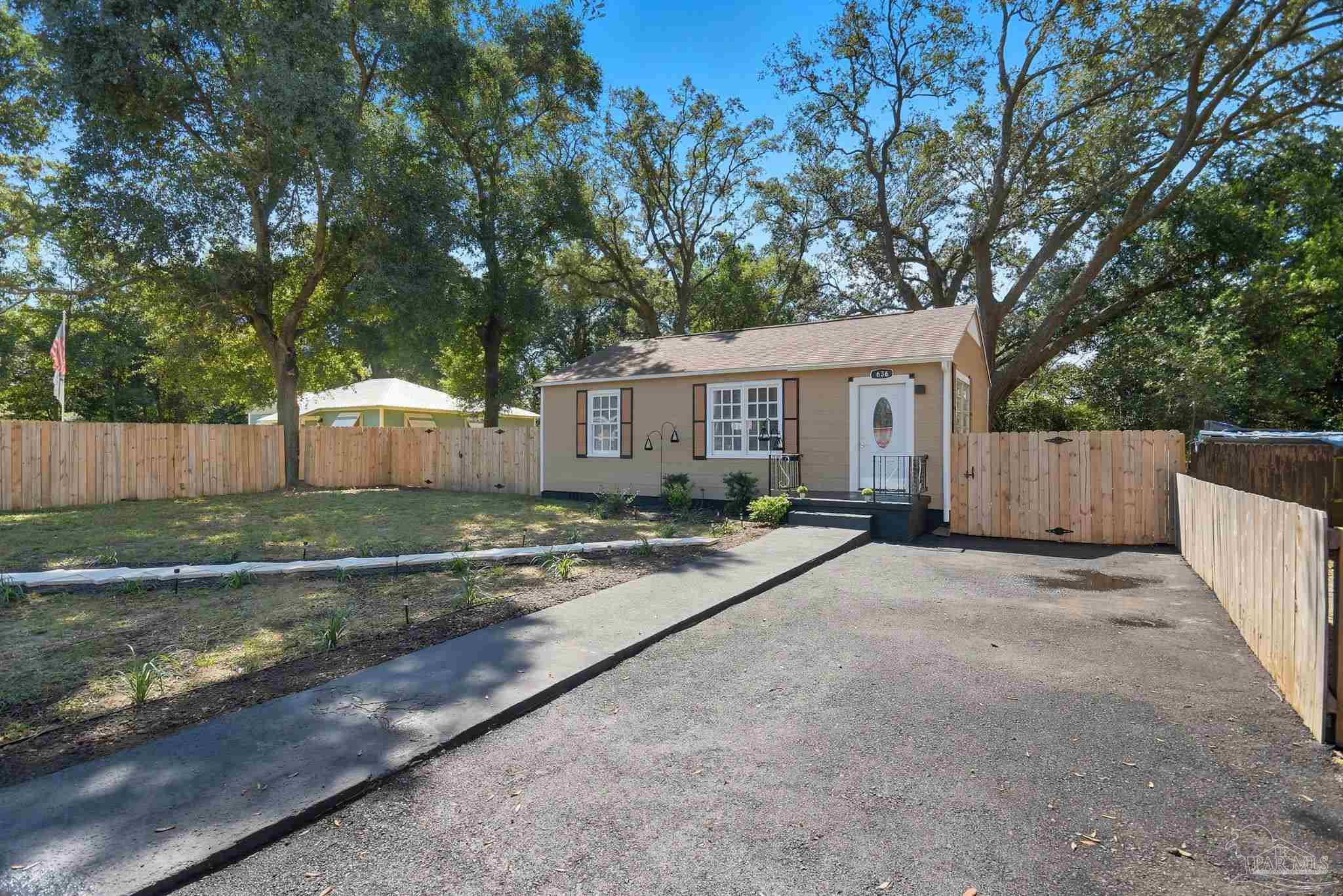 636 Elite Road Pensacola, FL 32507 - Photo 2 of 23