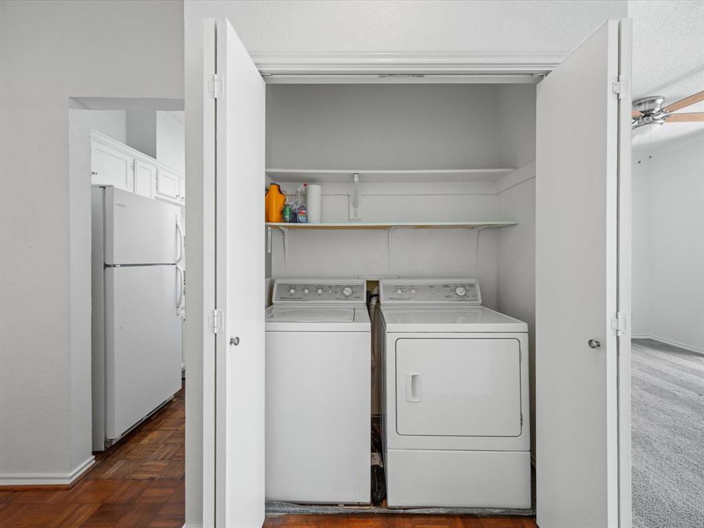 5310 Keller Springs Road, Unit 332 Dallas, TX 75248 - Photo 18 of 39 Laundry area with independent washer and dryer, a ceiling fan, and a textured ceiling