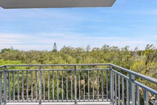 $2,571 | 840 Northeast 130th Street, Unit 312, North Miami, FL 33161