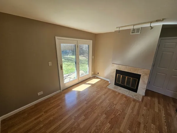 $1,750 | 687 Rosner Drive, Unit 687, Roselle, IL 60172