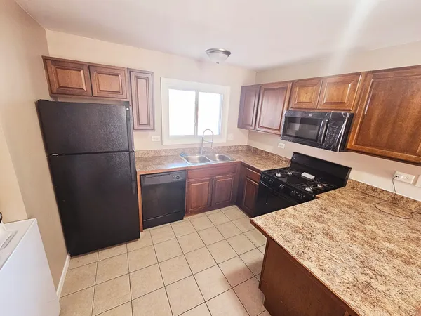 $1,750 | 687 Rosner Drive, Unit 687, Roselle, IL 60172