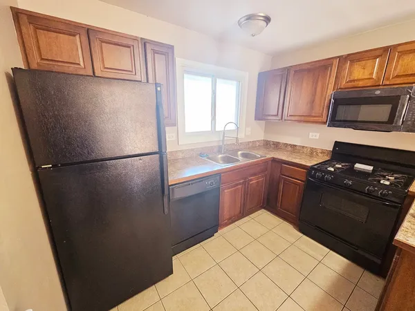 $1,750 | 687 Rosner Drive, Unit 687, Roselle, IL 60172