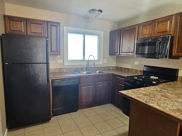 $1,750 | 687 Rosner Drive, Unit 687, Roselle, IL 60172