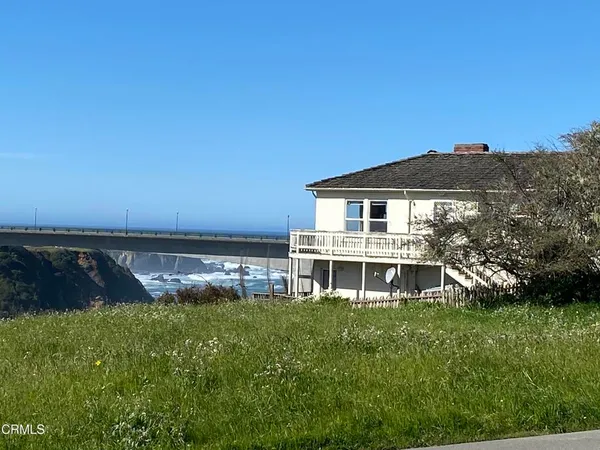 $1,100,000 | 300 North Harbor Drive, Fort Bragg, CA 95437
