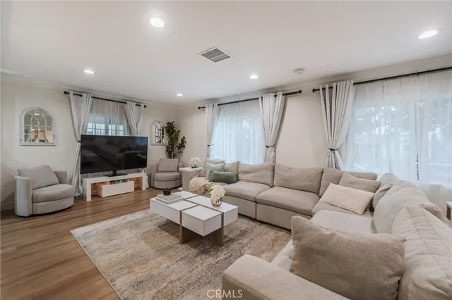 $1,199,000 | 601 West Hillsdale Street, Inglewood, CA 90302