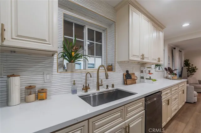 $1,199,000 | 601 West Hillsdale Street, Inglewood, CA 90302