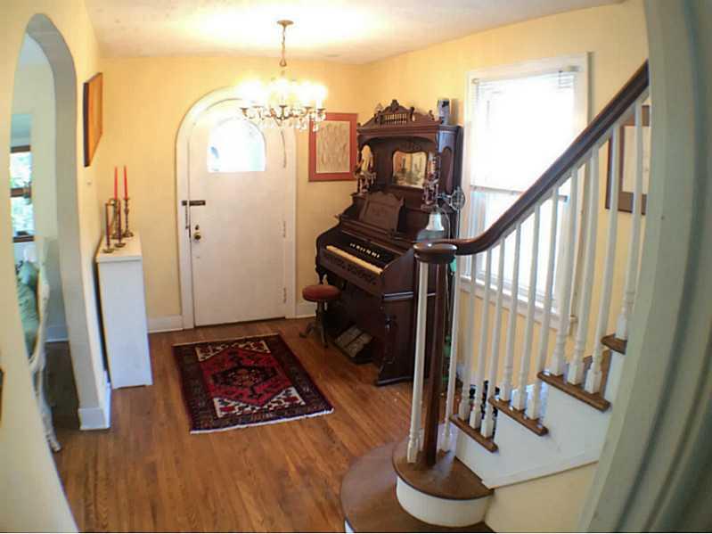 109 Braddock Road Forest Hills, PA 15221 - Photo 14 of 25 Entry/Foyer. Back to the foyer and its lovely arched front door.