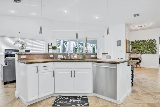 $15,000 | 205 North 31st Avenue, Unit 1, Hollywood, FL 33021