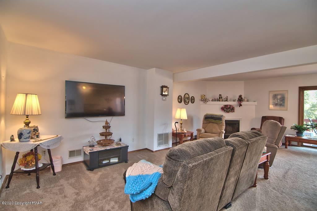 266 Image Drive Scotrun, PA 18355 - Photo 6 of 23 living room