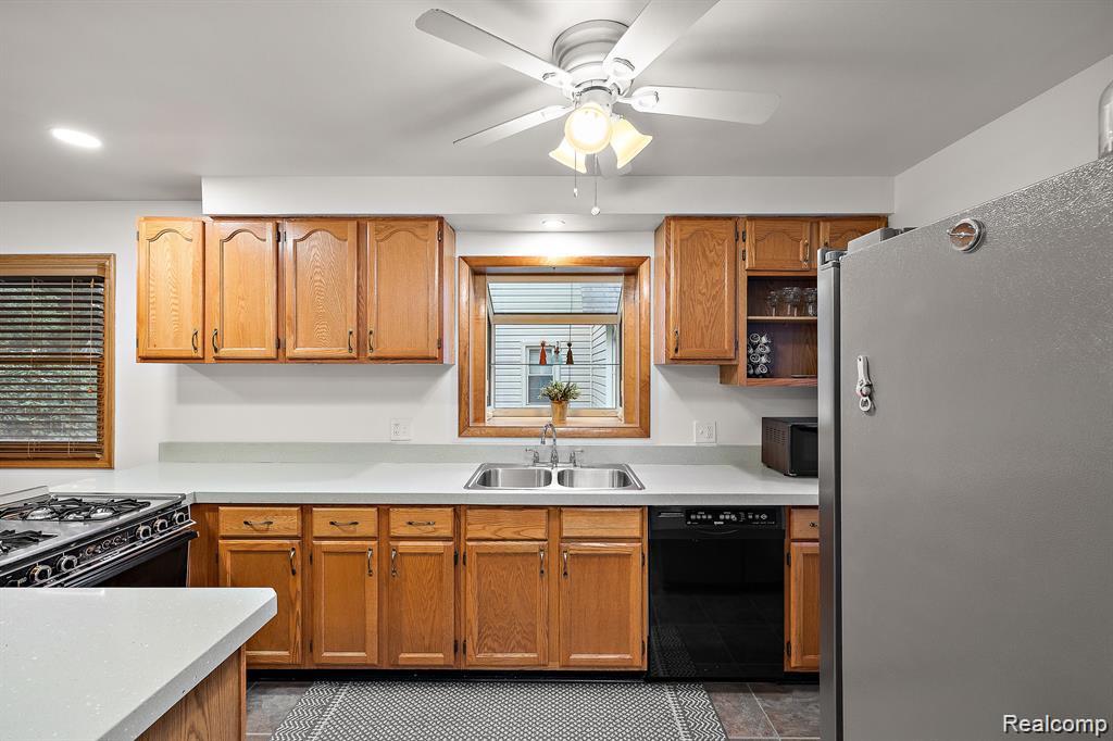 836 Miller Avenue Rochester, MI 48307 - Photo 5 of 38